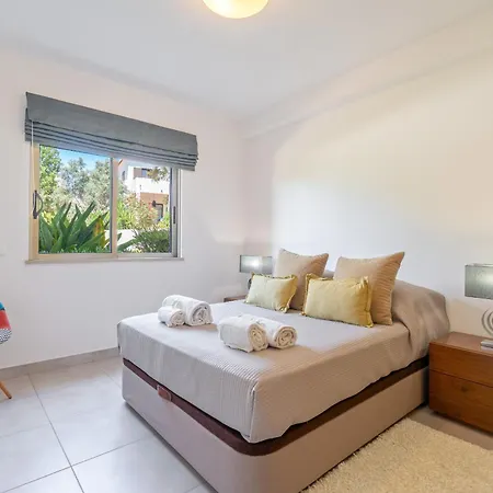 Vitismar Groundfloor With Direct Pool Access In Albufeira 아파트 *
