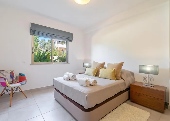 Vitismar Groundfloor With Direct Pool Access In Albufeira アパート *