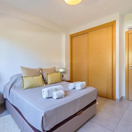 Vitismar Groundfloor With Direct Pool Access In Albufeira Guia (Faro)